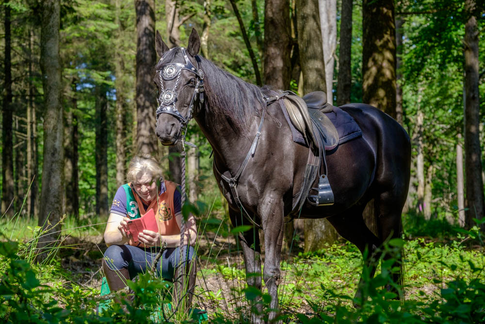 Jane and Magic between takes.